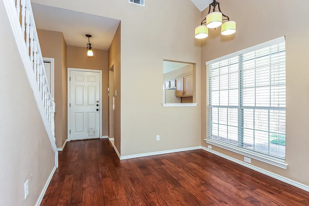 Building Photo - 941 Azalia Dr
