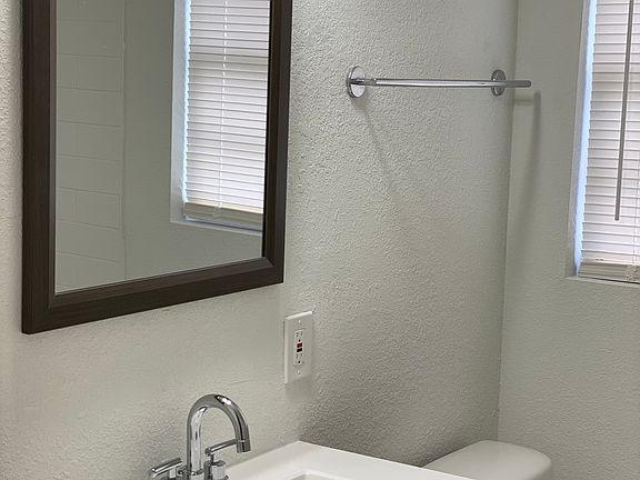 4th image of 6401 N Lois Ave