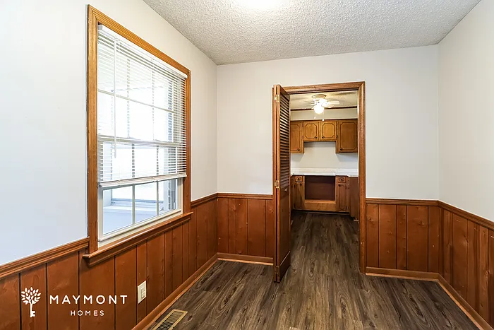 409 Shamrock Dr — Photo 6
