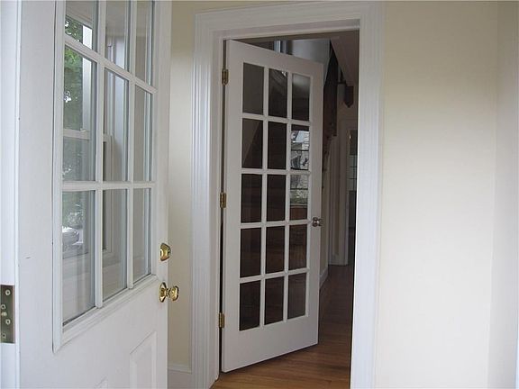 4th image of 8 Winthrop Ave