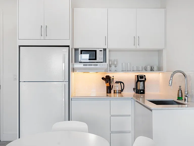 Otto Apartments — Photo 6