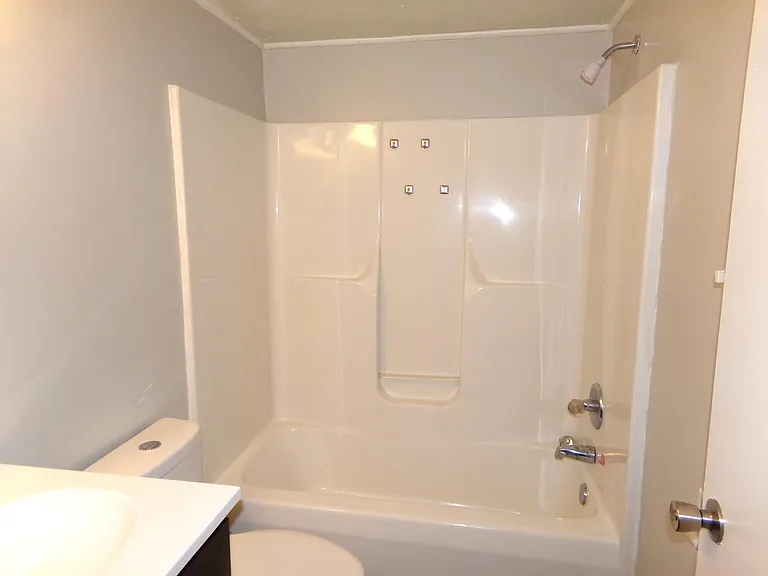 415 W 32nd St — Photo 11