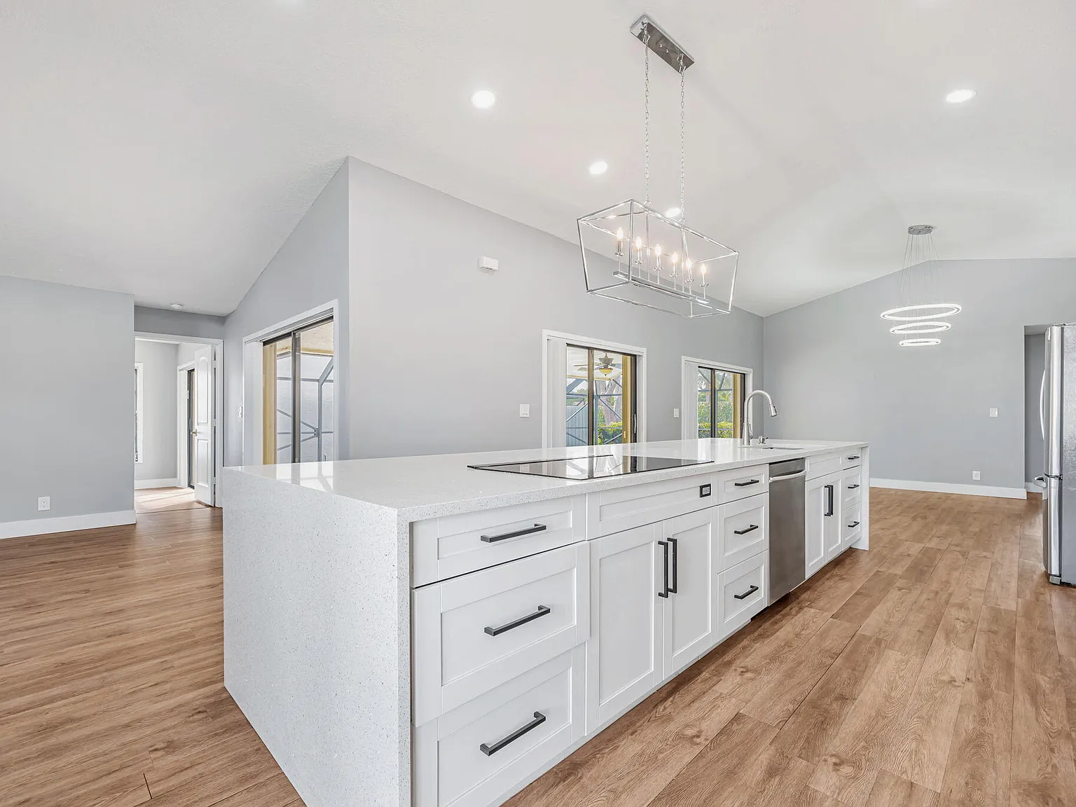 3 bed, 2.0 bath, 1580 sqft, $4,400 — Photo 2