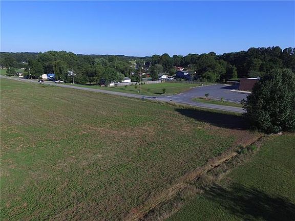 3rd image of 4979 State Highway 16 N