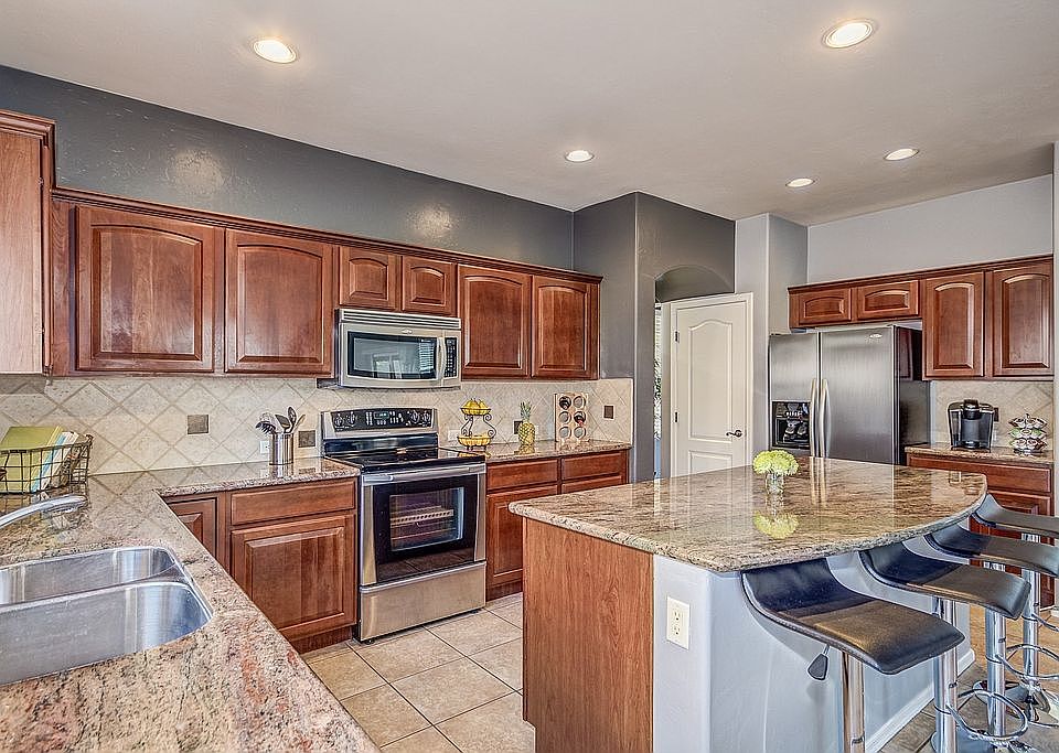 1st image of 216 E Placita Lago Bello