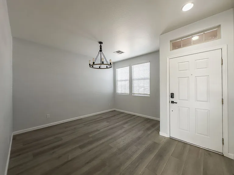 1036 S 177th Dr — Photo 4