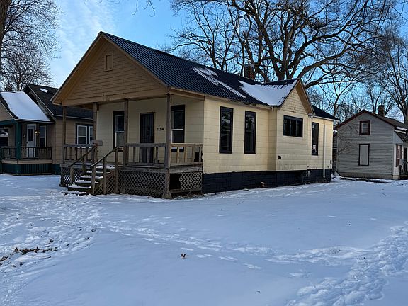 2nd image of 302 N Oakley St