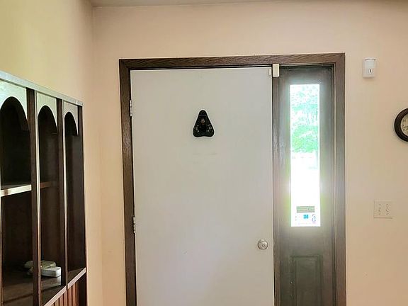 3rd image of 42749 Washington Ave