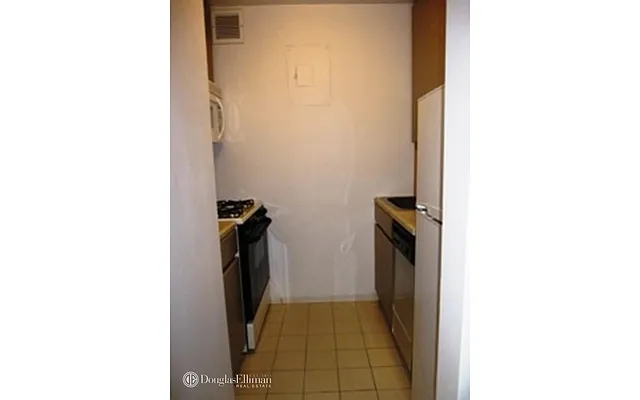 Rented by Douglas Elliman | media 16