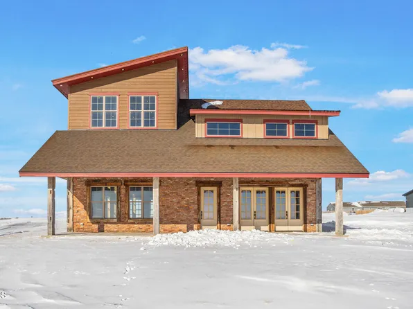 14937 Hoss St, Williston, ND 58801