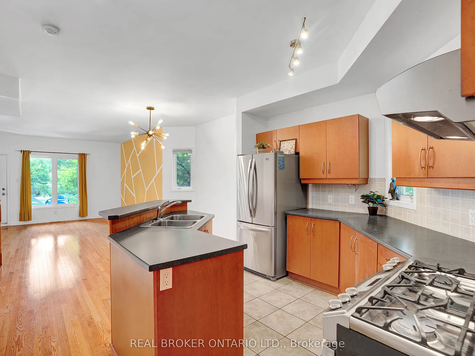 3 bed, $2,700 — Photo 4