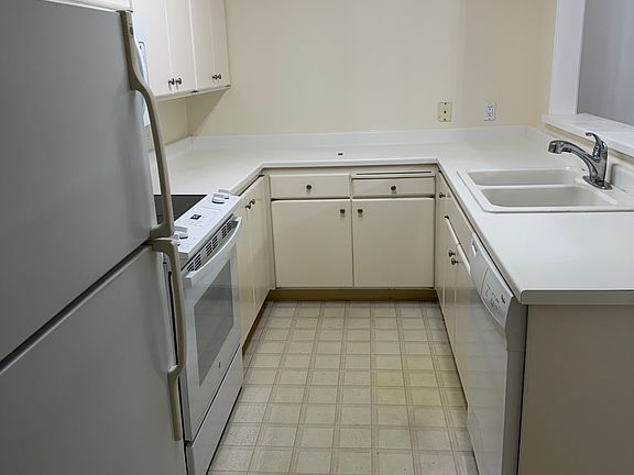 Kitchen partial view