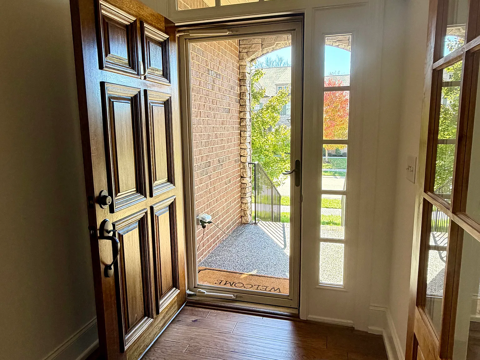 3 bed, 3.5 bath, 3850 sqft, $6,000 — Photo 2