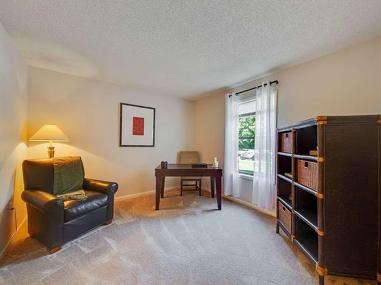 Woodberry Apartments — Photo 8