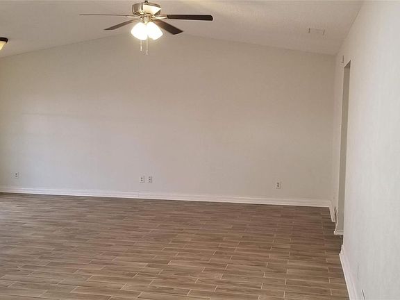 4th image of 1133 Larkspur Dr