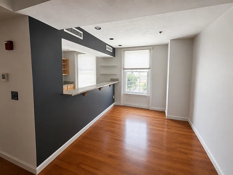 122 Washington St — Photo 2
