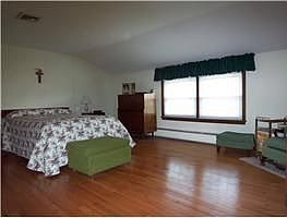 3rd image of 293 Pheasant Dr