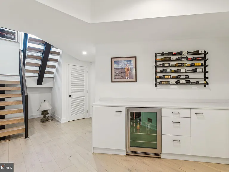 527 Brown St — Photo 30