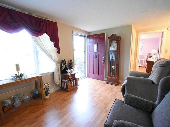 2nd image of 2581 Richmond Hwy