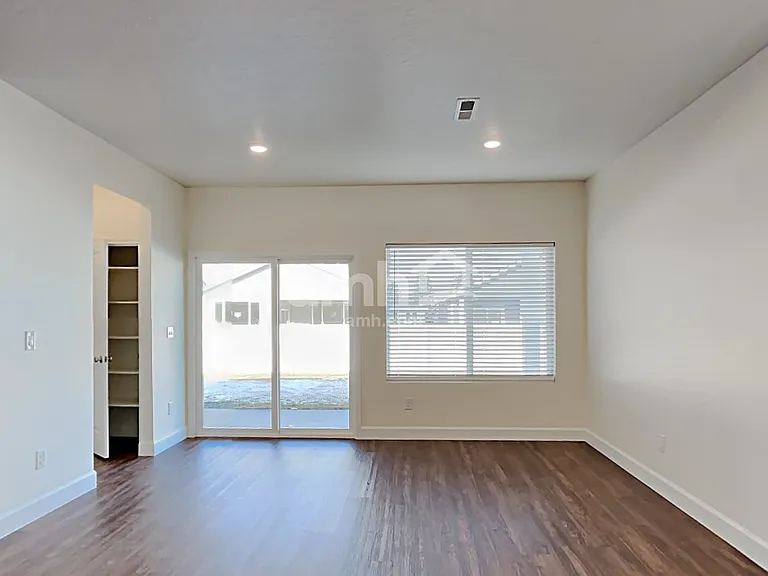 5064 Bellevue St — Photo 9