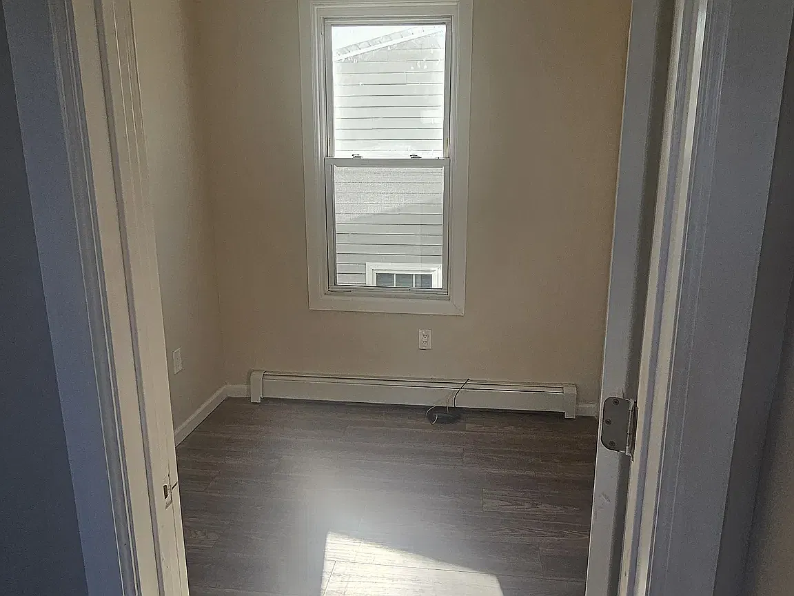 3 bed, 800 sqft, $2,300 — Photo 2
