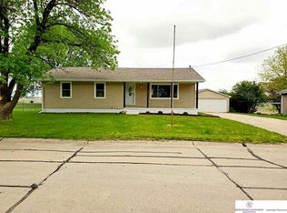 23 Countryside Dr, Treynor, IA 51575
