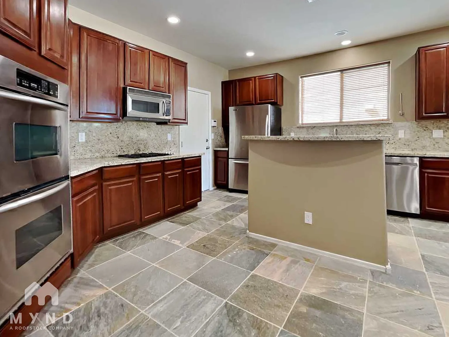 4 bed, 2.5 bath, 3365 sqft, $3,600 — Photo 3