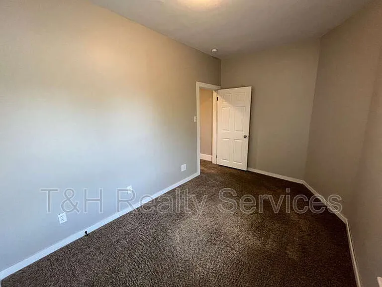 1123 Churchman Ave — Photo 13