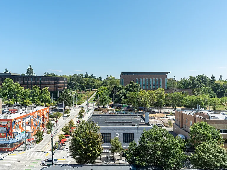 Comfortable Urban Living in a Classic Brick Building Near UW & Light Rail — Photo 7