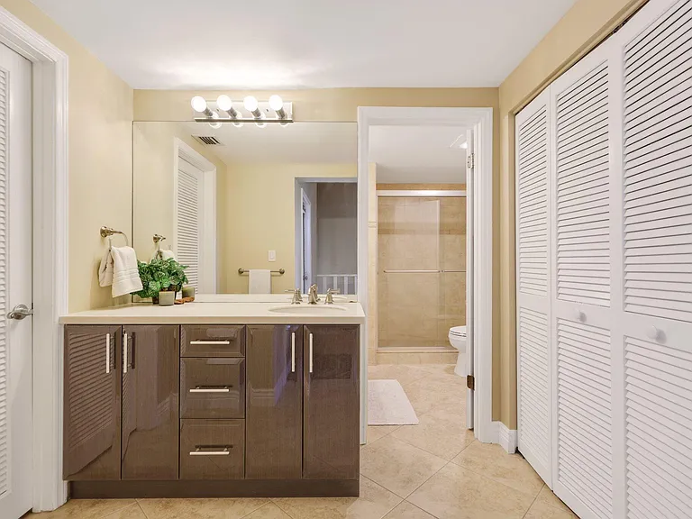 800 Greensward Ct #203-I — Photo 12