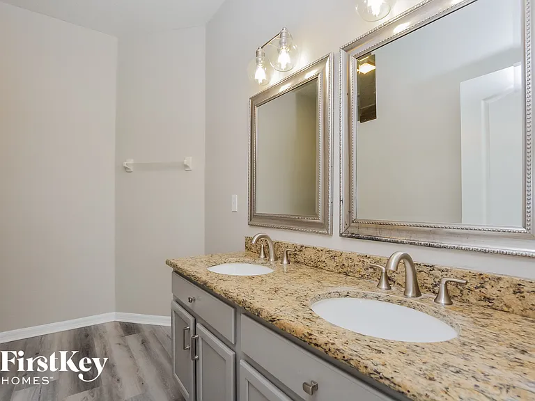 4810 Waterside Pointe Cir — Photo 9