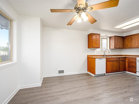 Kitchen and dining area.