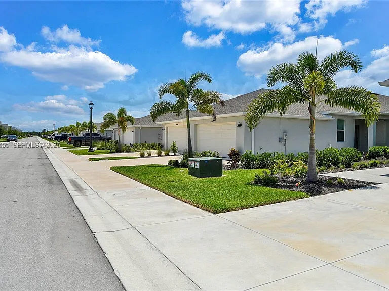 20545 Hazelnut Ct S — Photo 31