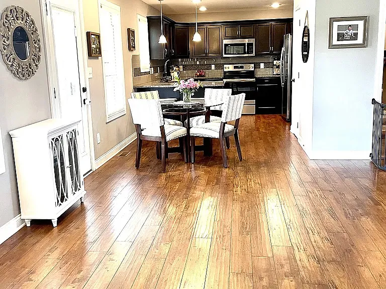4 bed, 2.5 bath, 2110 sqft, $2,000 — Photo 4