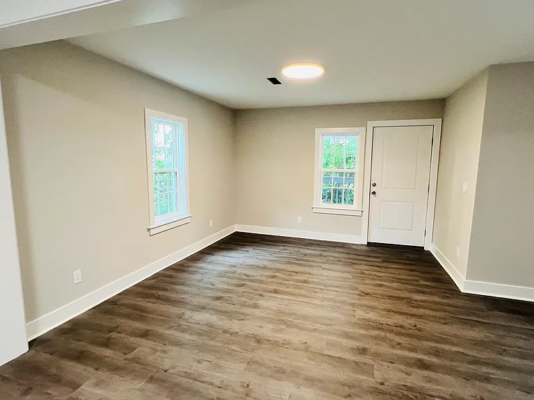 110 E Dewey St — Photo 16