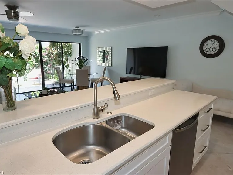860 Meadowland Dr #4-13 — Photo 4