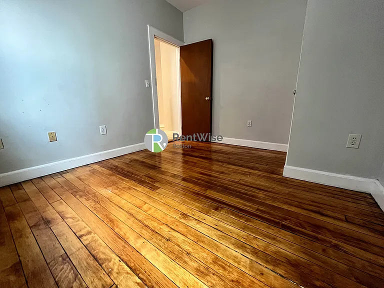 16 Royce Rd #4 — Photo 10