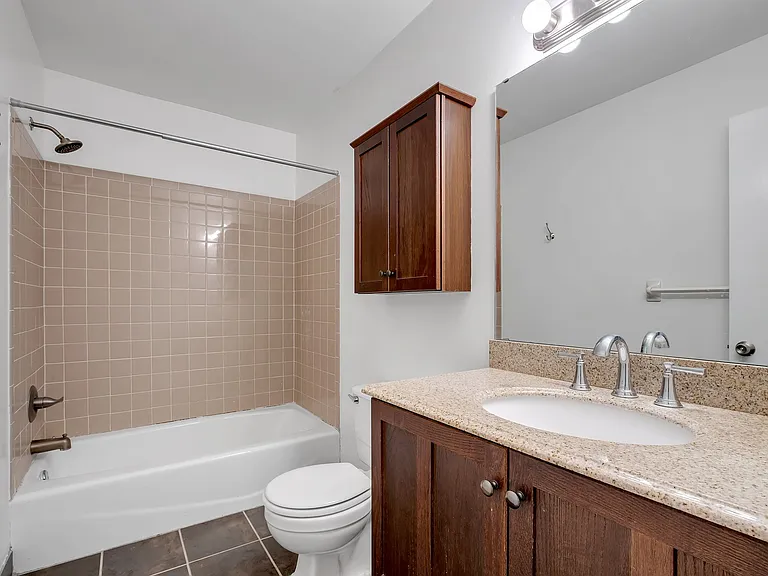 738 E Jefferson St — Photo 23