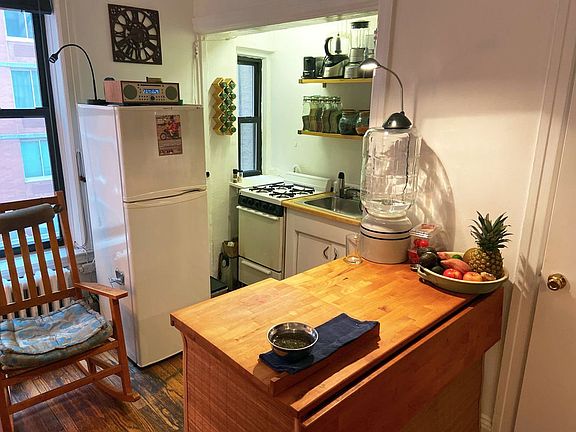 3rd image of 153 E 96th St APT 3F