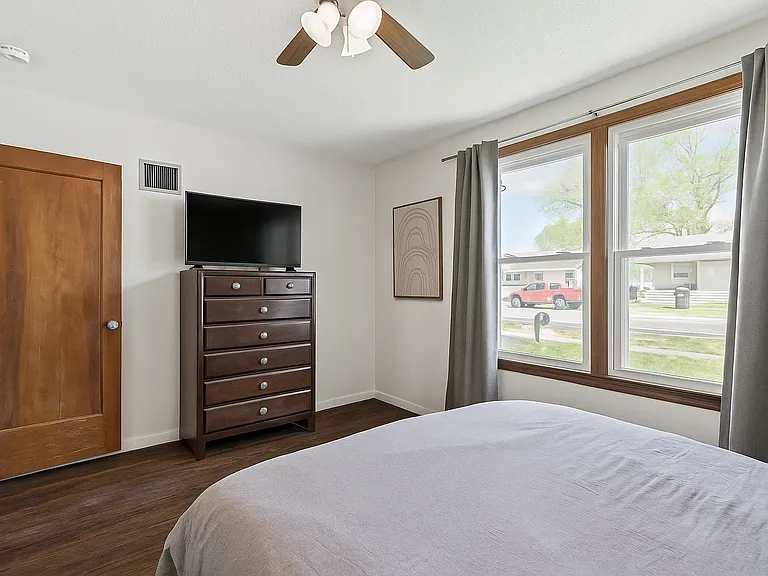 6818 Vernon Ave — Photo 18