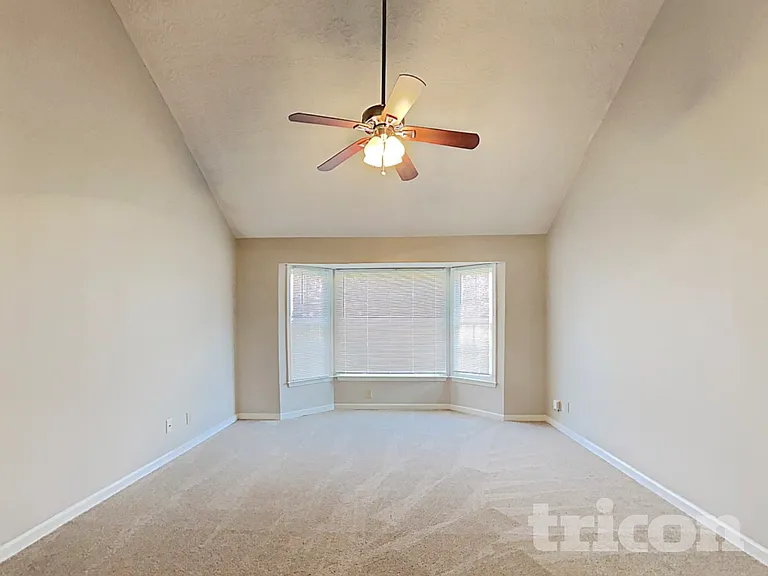 2207 Meadow Valley Cir — Photo 8