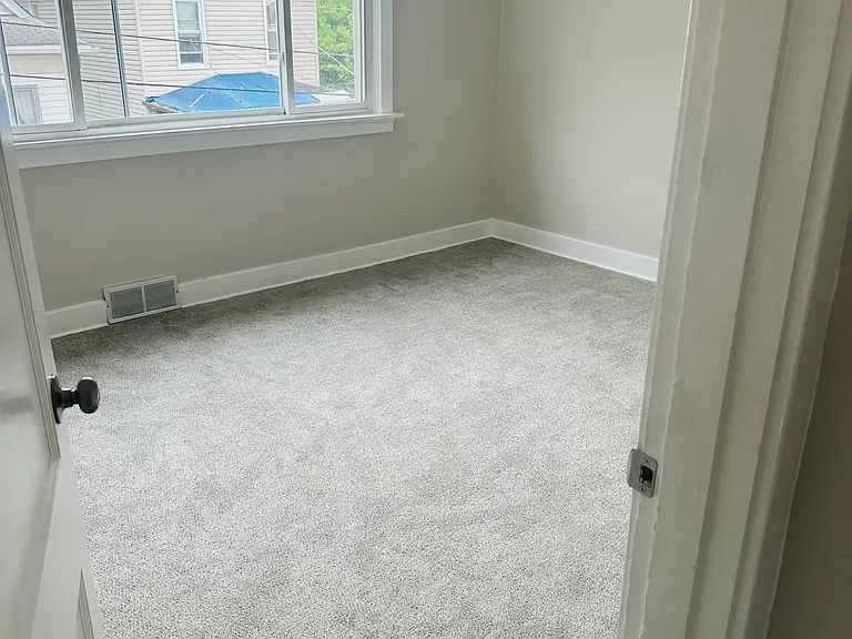 225 Laredo St — Photo 9