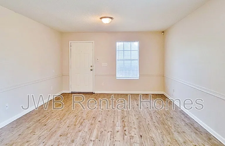 3562 Drexel St — Photo 6
