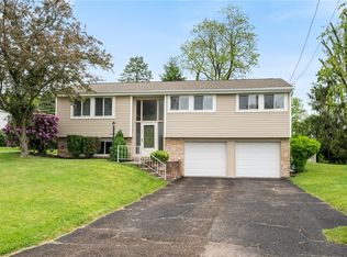 219 Rivercrest Dr, Coraopolis, PA 15108