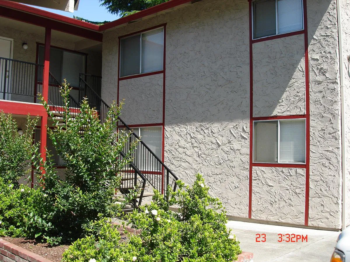 297 E 9th Street — Photo 1