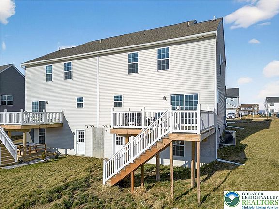 3rd image of 219 Sunglo Dr