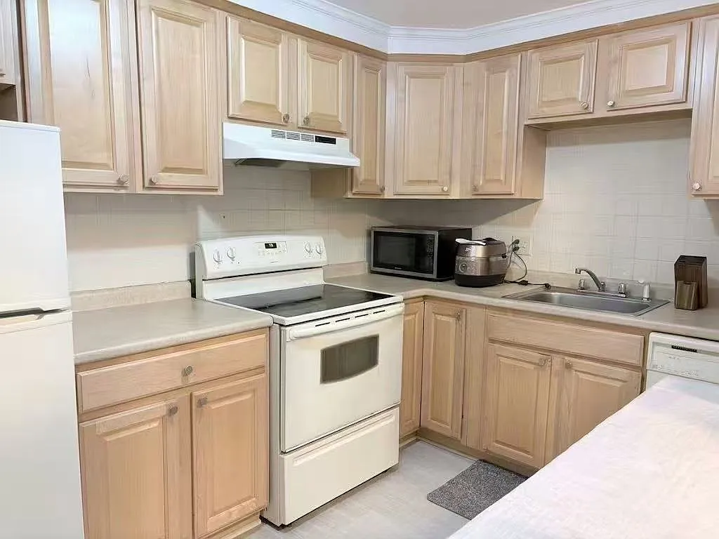 2 bed, 830 sqft, $2,300 — Photo 4