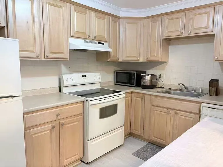 A2 Colonial Dr #5 — Photo 4