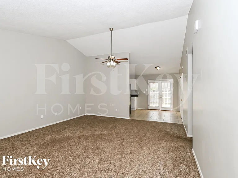 5765 Ashridge Pl — Photo 3