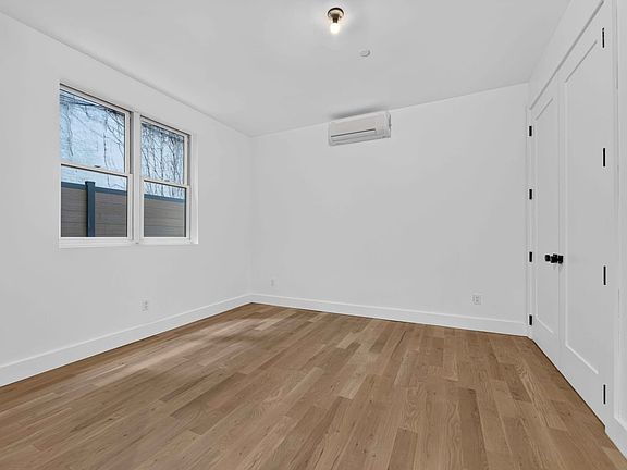 3rd image of 173 Tompkins Ave #1R